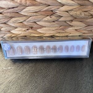 Static Nails ‘Pops For Champagne’ Round Press-On Nails